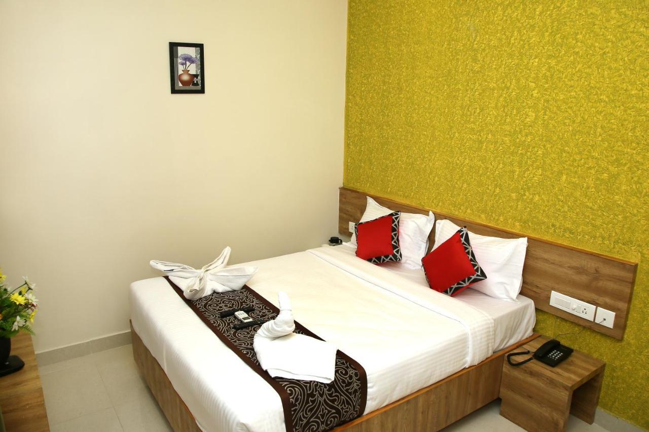 Apollo Court Hotel Chennai Exterior foto