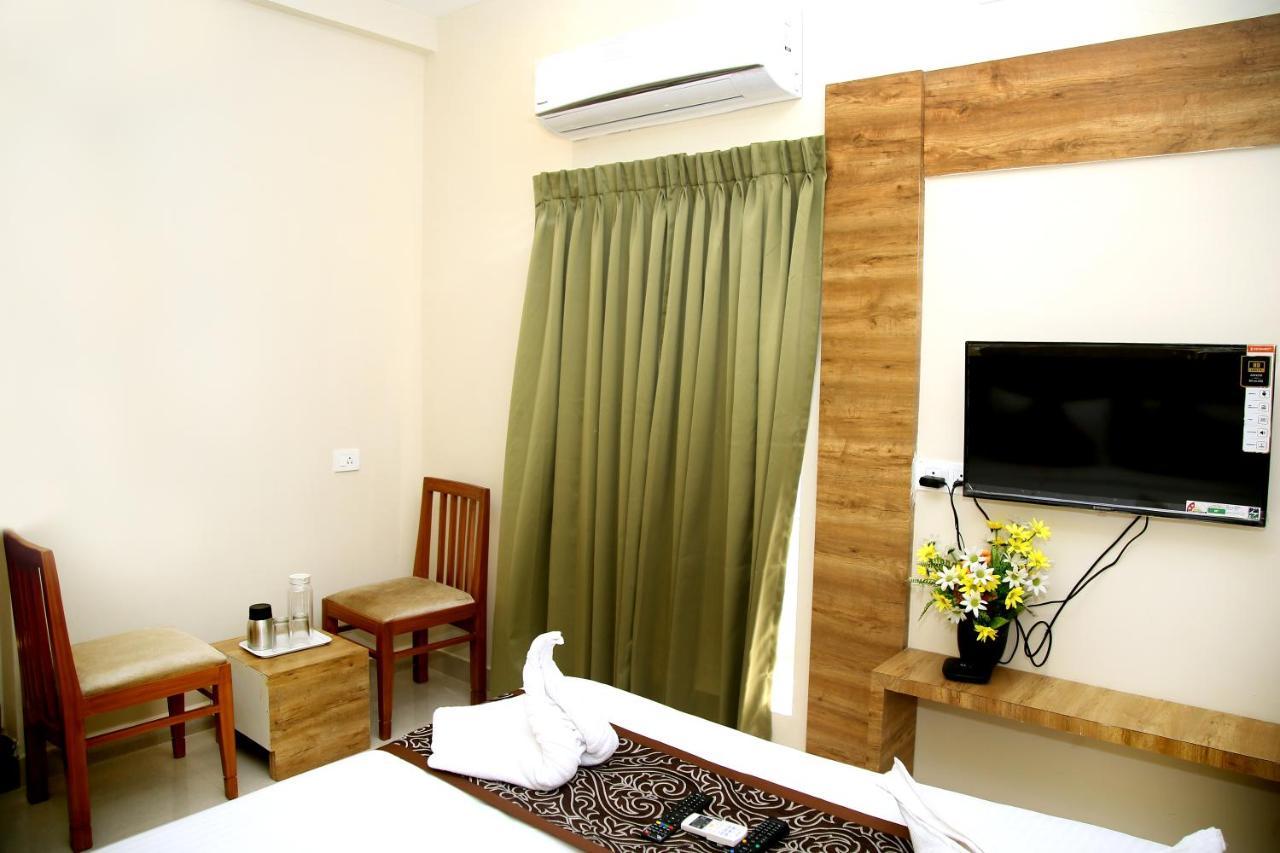 Apollo Court Hotel Chennai Exterior foto